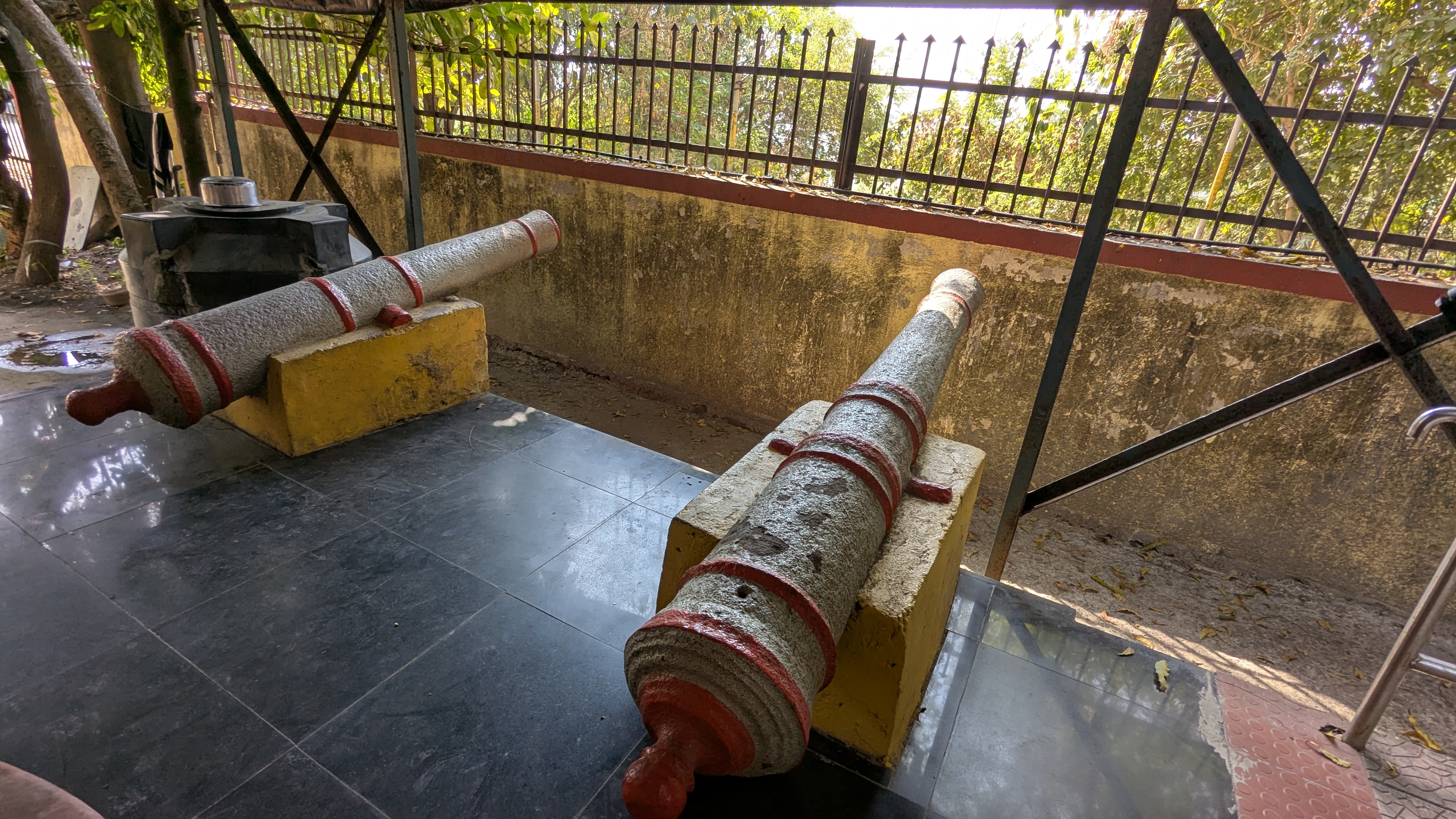 Cannons, Dahanu Fort